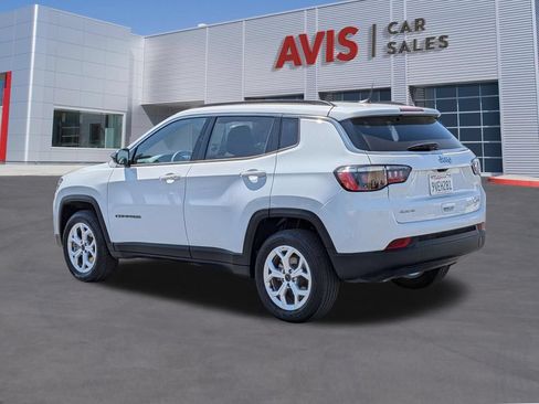 Used 2025 Jeep Compass Latitude w/ Sun & Sound Group AWD/4WD image 9