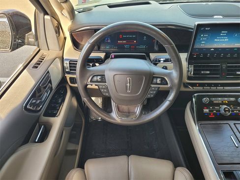 Used 2023 Lincoln Navigator Reserve image 12
