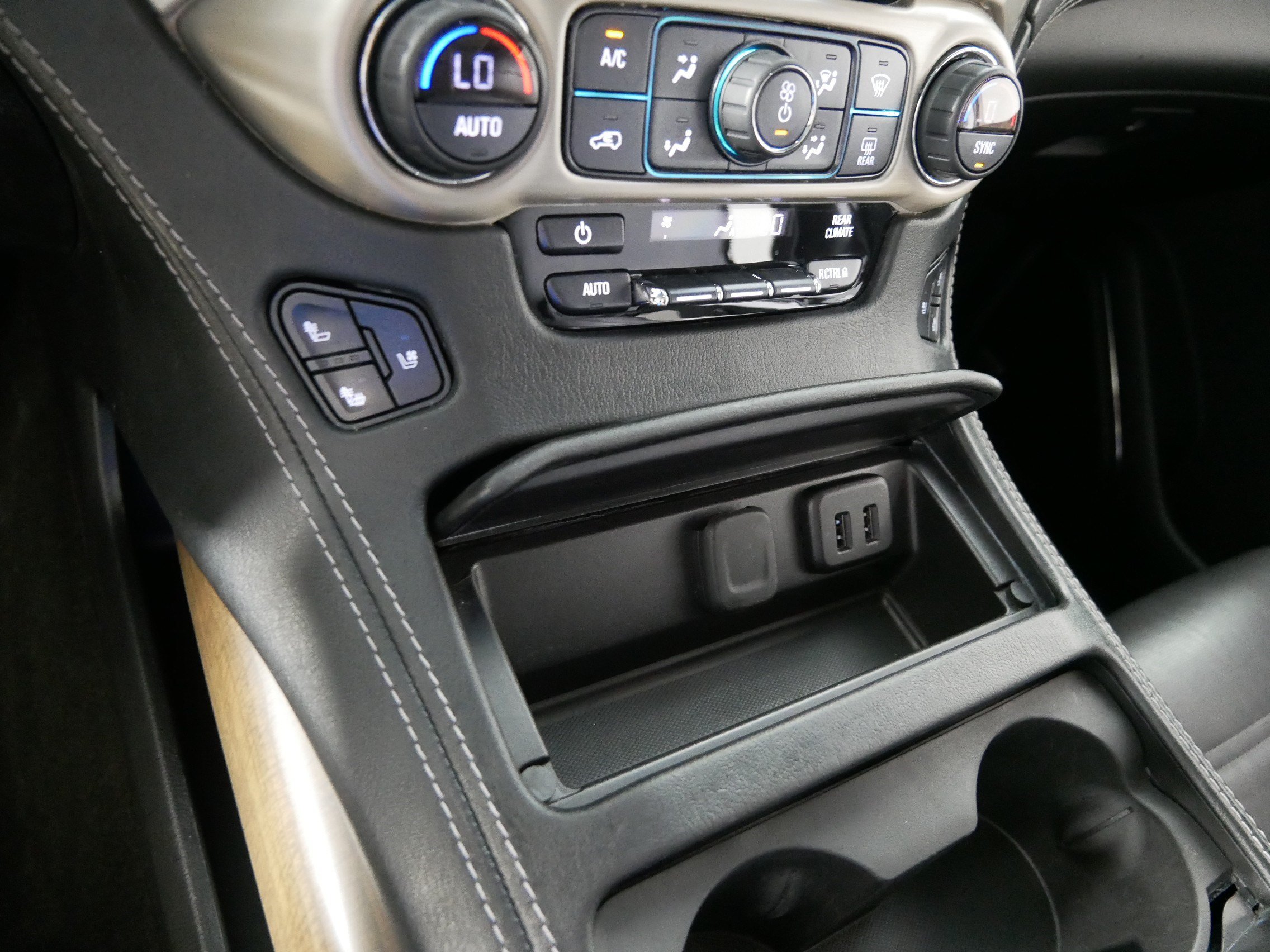 Used 2018 GMC Yukon Denali w/ Denali Ultimate Package AWD/4WD image 30