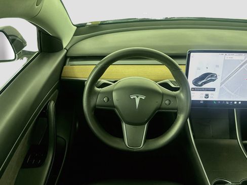 Used 2020 Tesla Model 3 Standard Range Plus RWD image 17