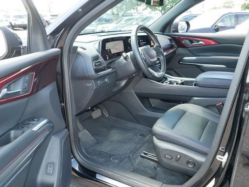 Used 2025 Chevrolet Traverse Z71 w/ Driver Confidence Package AWD/4WD image 12