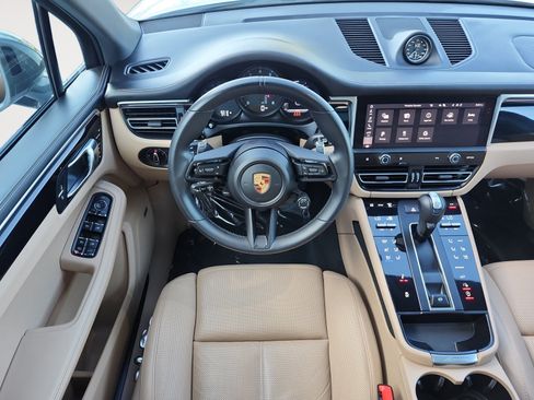 Used 2024 Porsche Macan AWD/4WD image 10