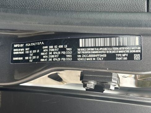 Used 2017 Jeep Renegade Latitude w/ Popular Equipment Group image 30