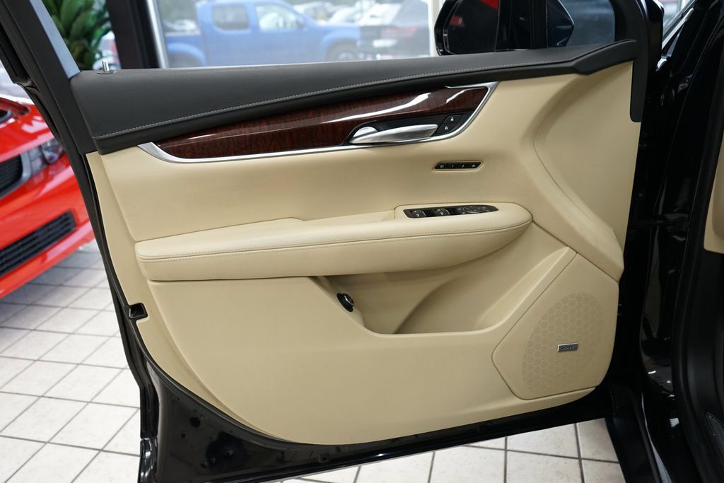 Used 2018 Cadillac XT5 Luxury AWD/4WD image 23