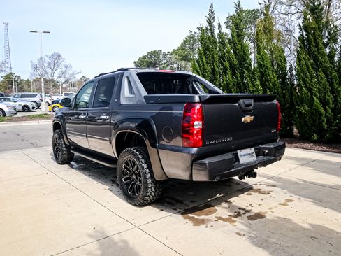 Used 2011 Chevrolet Avalanche LT w/ Regional Value Package image 8