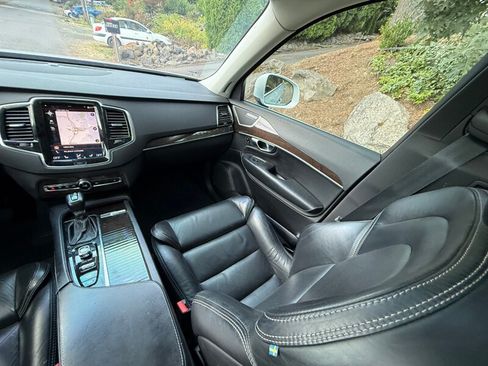 Used 2018 Volvo XC90 T6 Momentum w/ Convenience Package AWD/4WD image 19