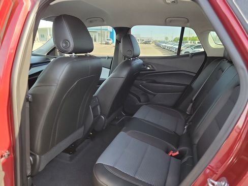 Used 2025 Chevrolet Trax LT w/ Driver Confidence Package FWD image 9