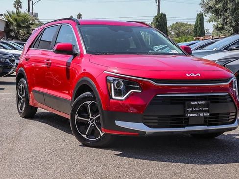 Certified 2025 Kia Niro EX FWD image 2