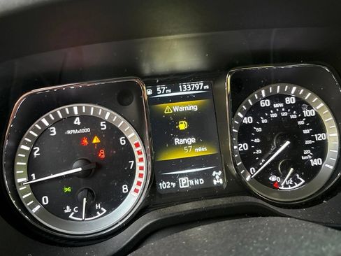Used 2018 Nissan Titan SV AWD/4WD image 8