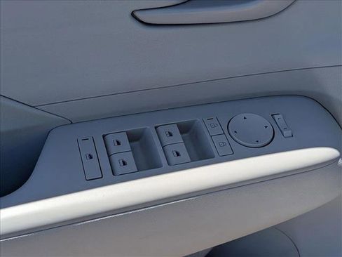 Used 2025 Hyundai Kona SEL FWD image 11