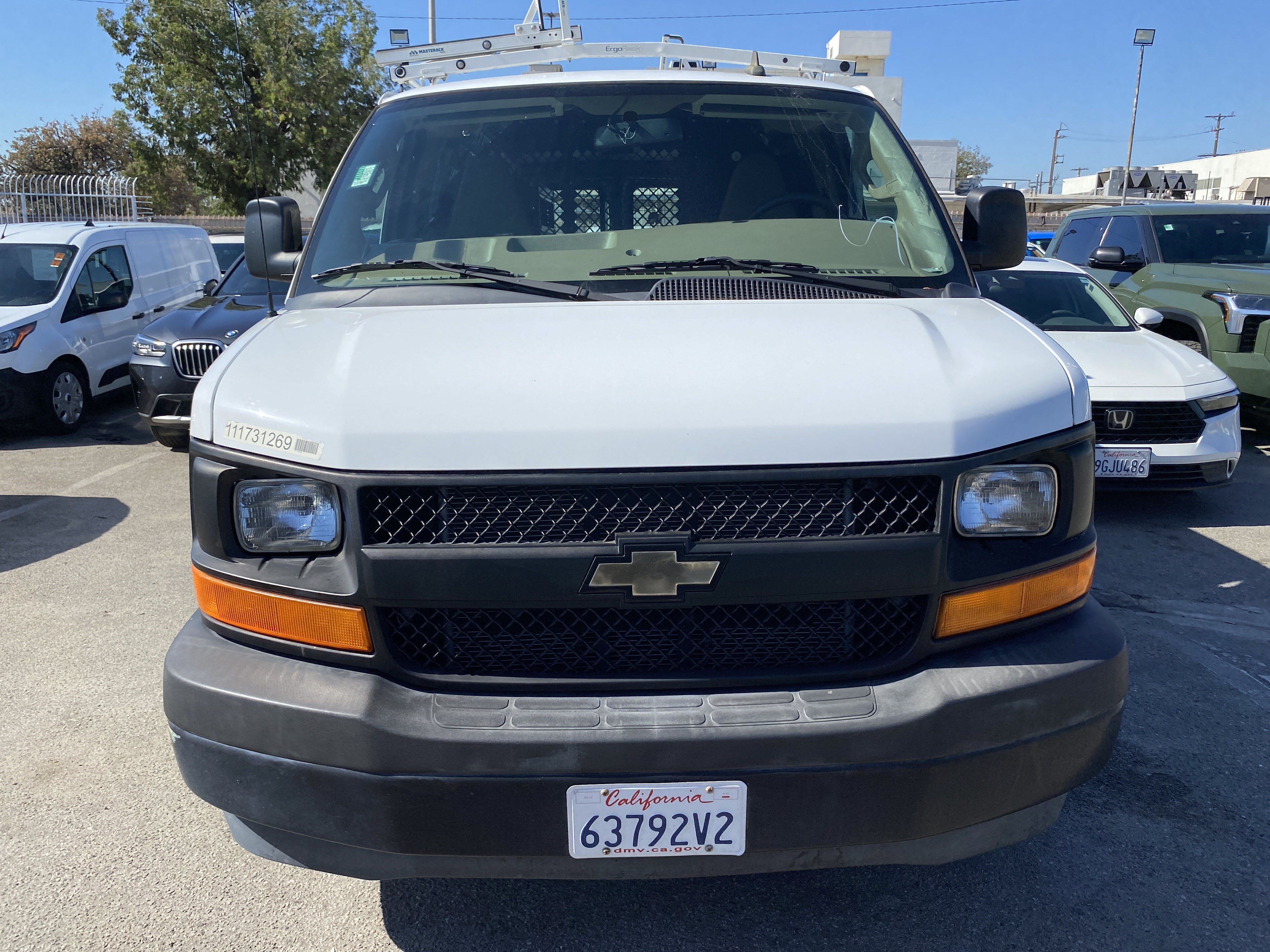Used 2017 Chevrolet Express 2500 RWD image 3