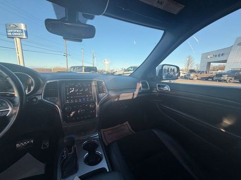 Used 2018 Jeep Grand Cherokee Altitude image 15