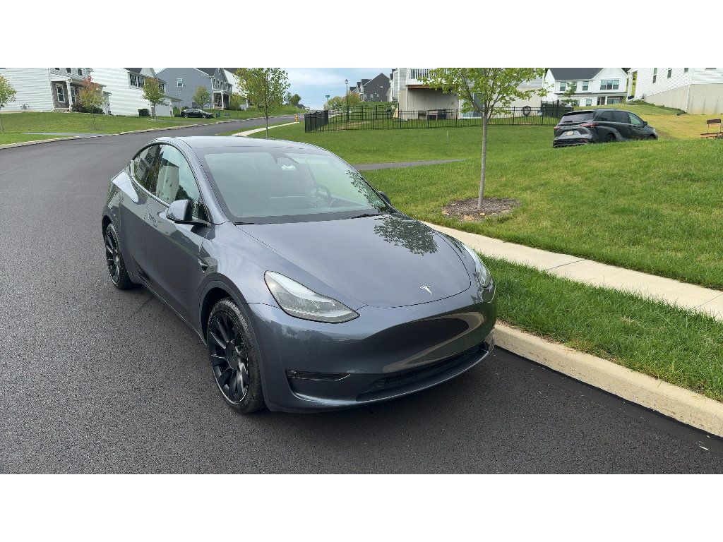 Used 2023 Tesla Model Y Long Range AWD/4WD image 2