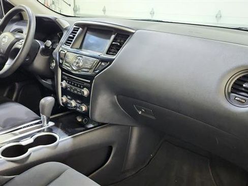 Used 2020 Nissan Pathfinder S FWD image 23