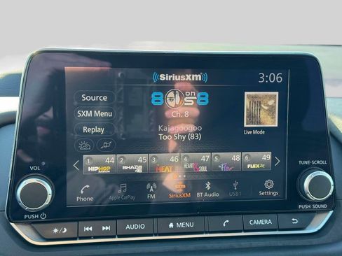 Certified 2025 Nissan Rogue SV image 27