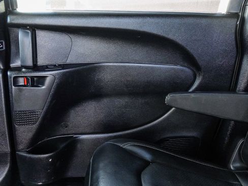 Used 2019 Chrysler Pacifica Touring-L w/ S Appearance Package image 34