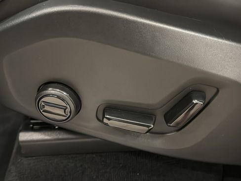 Used 2025 Volvo XC90 B6 Plus image 24