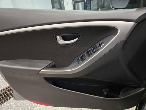 Used 2017 Hyundai Elantra GT image 26