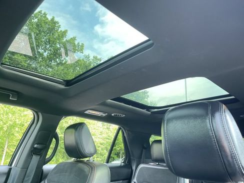 Used 2018 Ford Explorer XLT w/ Equipment Group 202A AWD/4WD image 19