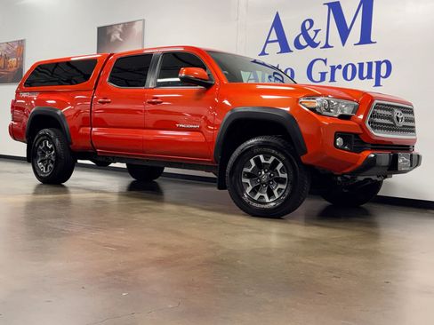 Used 2016 Toyota Tacoma TRD Off-Road w/ Premium & Technology Package image 2