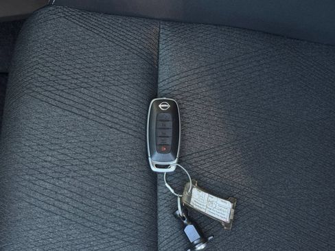 Used 2025 Nissan Rogue SV FWD image 17