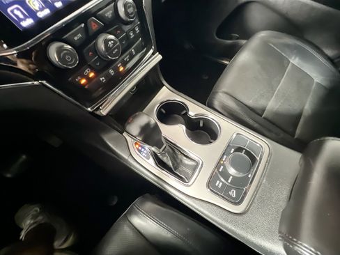 Used 2021 Jeep Grand Cherokee Limited w/ Luxury Group II image 26