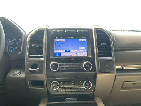 Used 2019 Ford Expedition XLT w/ Equipment Group 202A RWD image 11