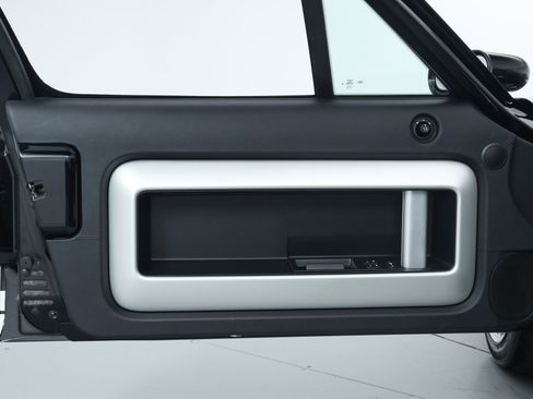 Used 2006 Ford GT image 21