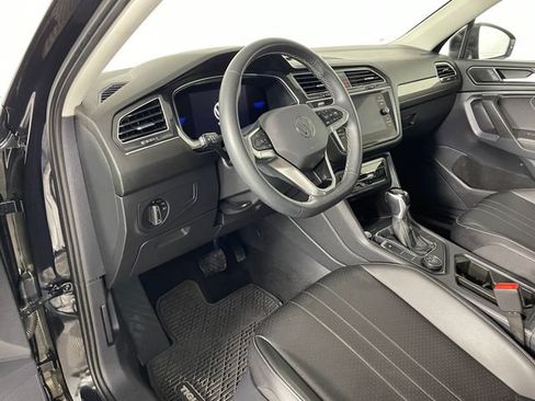 Used 2022 Volkswagen Tiguan SE AWD/4WD image 3