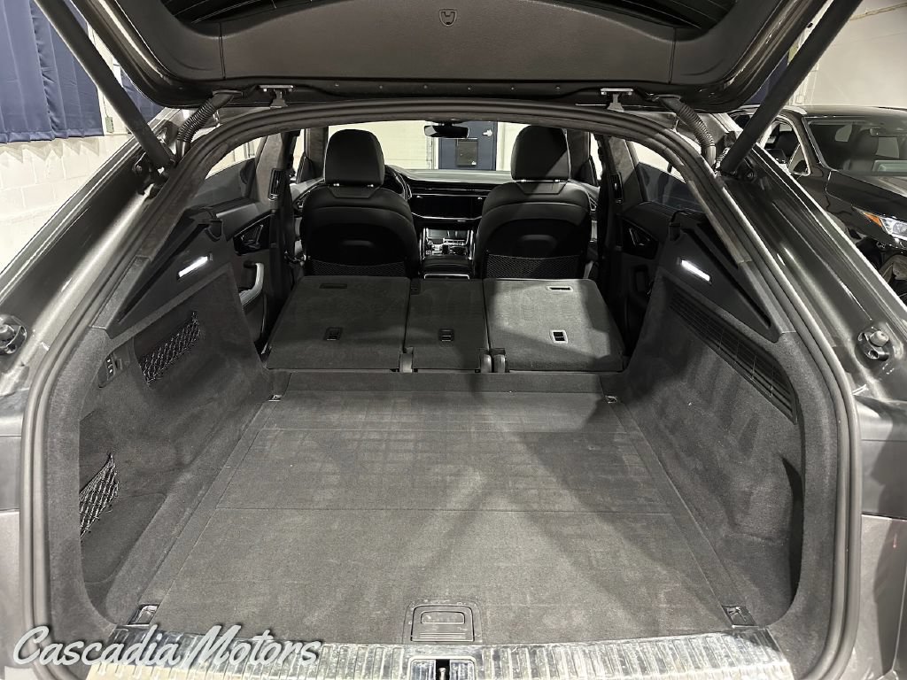 Used 2019 Audi Q8 Prestige w/ Luxury Package AWD/4WD image 12