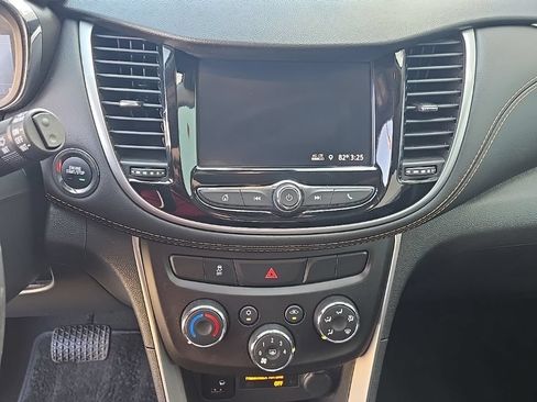 Certified 2021 Chevrolet Trax LT w/ LT Convenience Package FWD image 19
