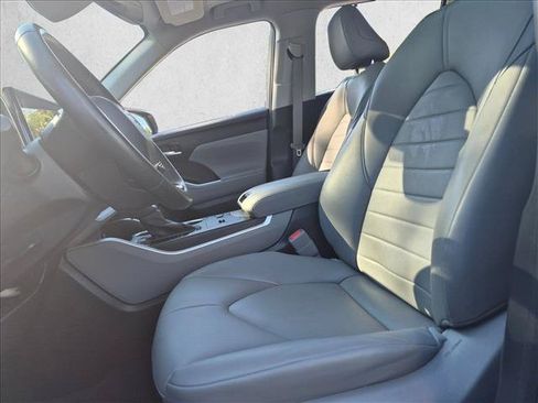 Used 2023 Toyota Highlander XLE FWD image 13