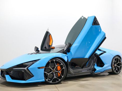 Used 2025 Lamborghini Revuelto AWD/4WD image 2