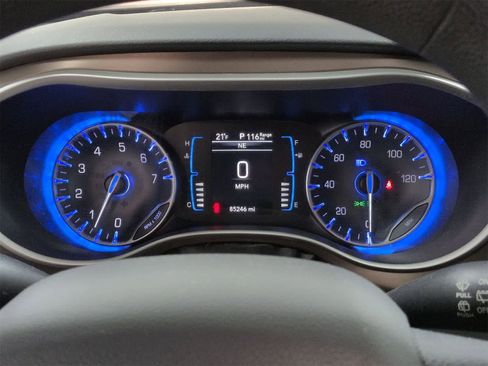 Certified 2017 Chrysler Pacifica Touring w/ Tire & Wheel Group image 31