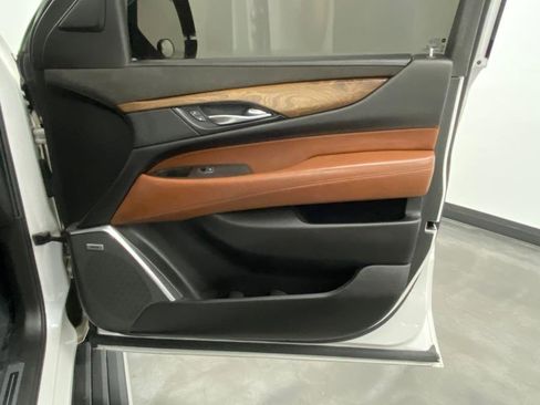 Used 2016 Cadillac Escalade Premium image 45