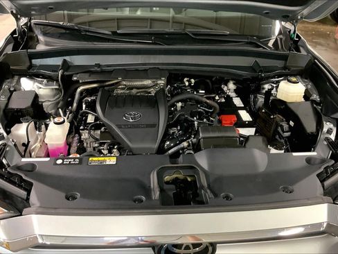 Used 2025 Toyota Grand Highlander AWD image 32