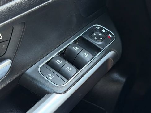 Used 2020 Mercedes-Benz GLB 250 4MATIC image 28