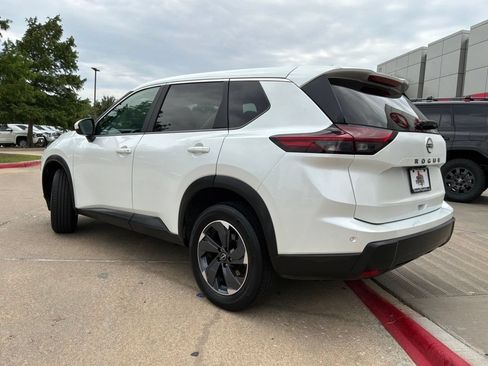 Used 2025 Nissan Rogue SV FWD image 8