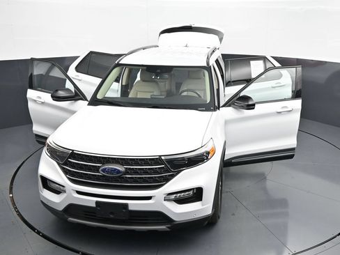 Used 2023 Ford Explorer XLT w/ Equipment Group 202A AWD/4WD image 44