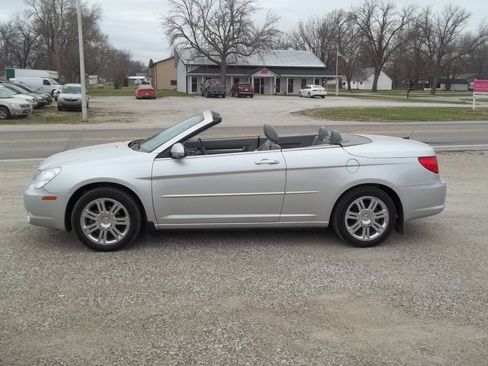 Used 2008 Chrysler Sebring Limited w/ Luxury Group FWD image 4