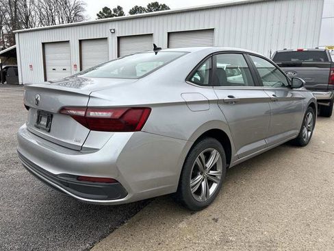 Used 2024 Volkswagen Jetta SE image 4