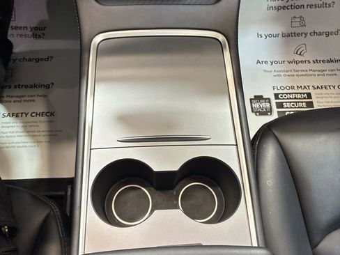 Used 2023 Tesla Model Y Long Range image 32