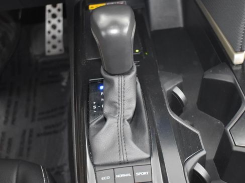 Used 2025 Toyota Camry SE image 26