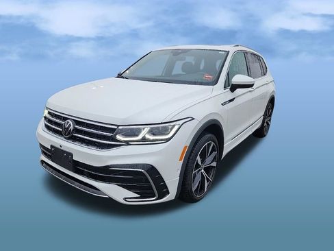 Certified 2024 Volkswagen Tiguan SEL R-Line image 3
