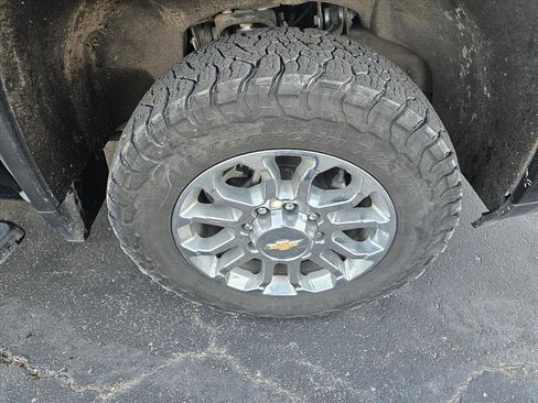 Used 2024 Chevrolet Silverado 2500 LTZ w/ LTZ Plus Package image 9