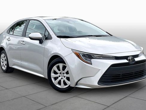 Used 2024 Toyota Corolla LE image 3