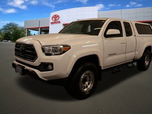 Certified 2018 Toyota Tacoma SR5 image 6
