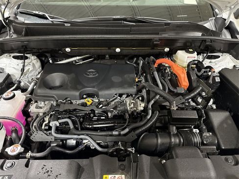 Used 2024 Toyota Venza XLE image 24