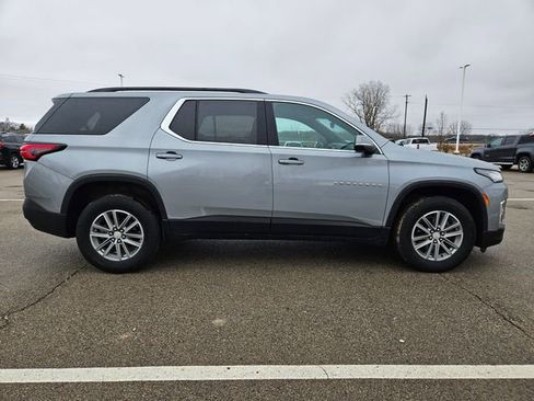 Used 2023 Chevrolet Traverse LT image 8
