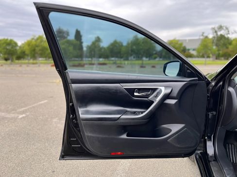 Used 2016 Nissan Altima 2.5 SV w/ Convenience Package image 9